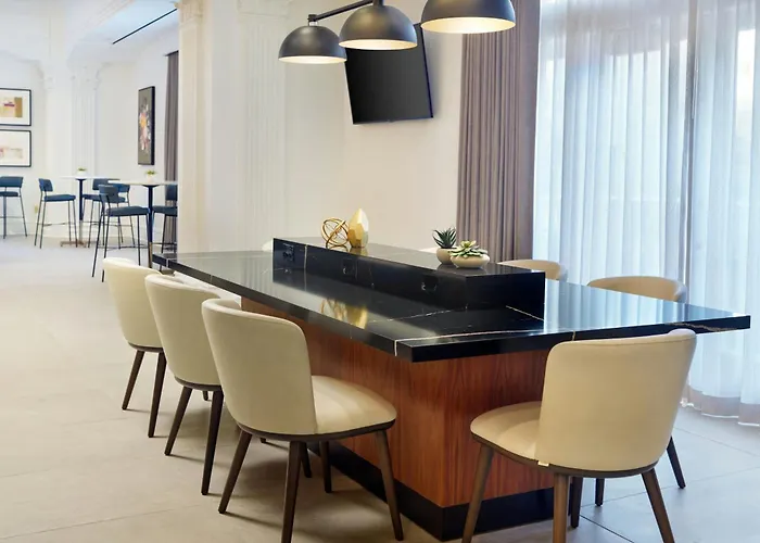 Courtyard By Marriott New Orleans French Quarter/Iberville