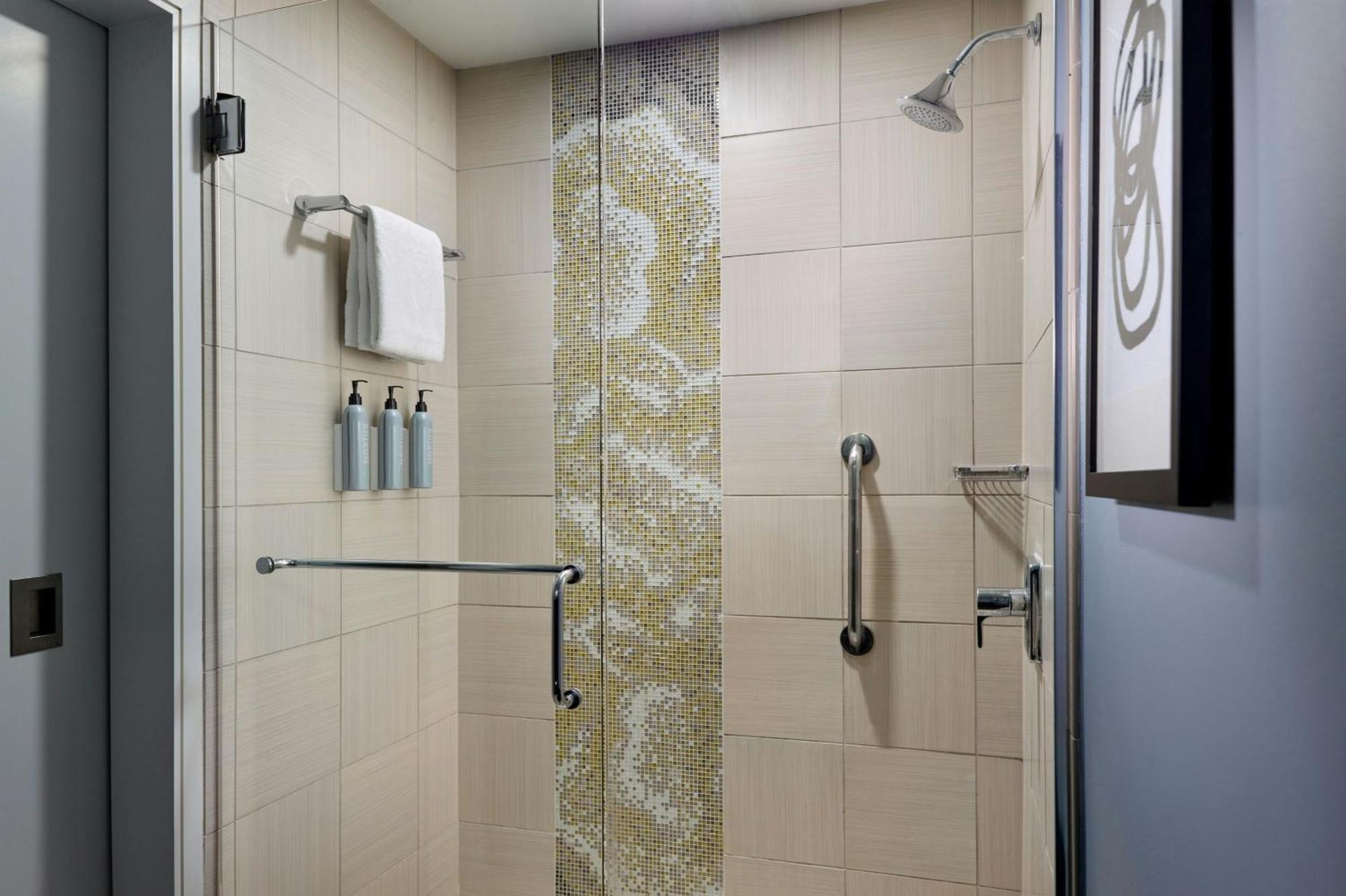 Courtyard By Marriott French Quarter/iberville酒店
